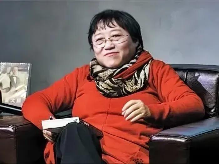 性学专家李银河说：“如果你很想结婚，那就不一定非要等到爱情，肉体和精神上的