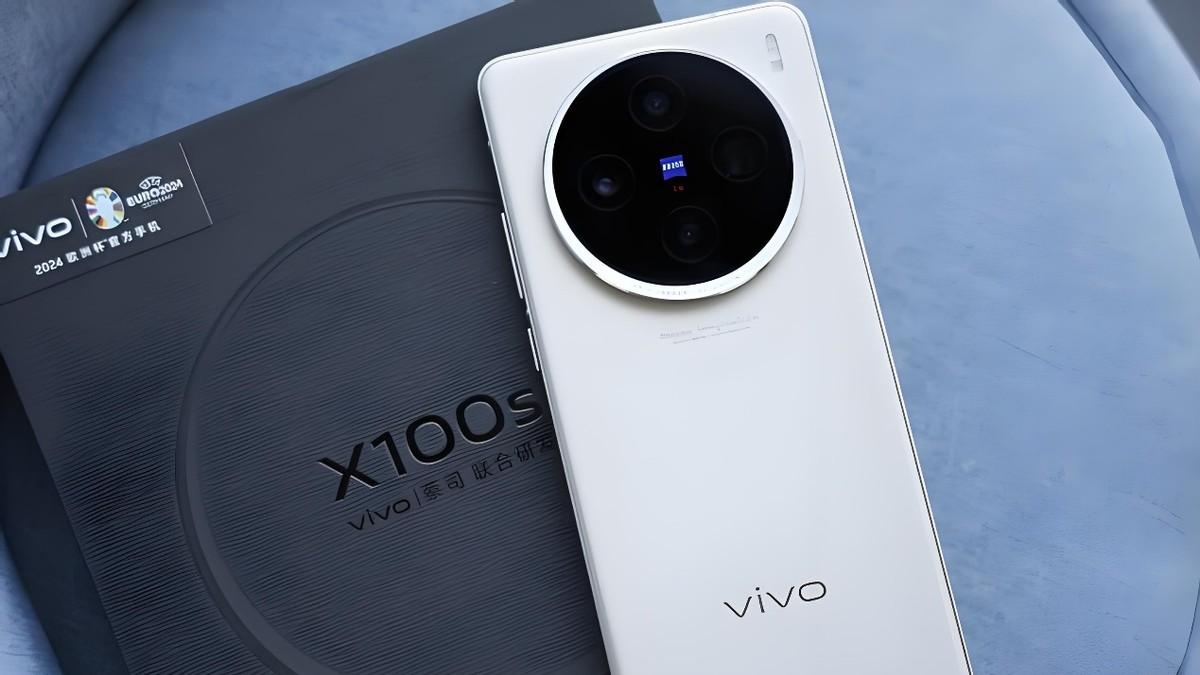 vivo果断“发飙”了,从4699元跌至3394元,天玑9300+芯片、蔡司影像