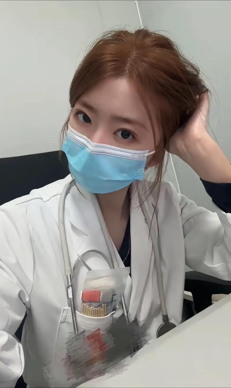 急诊后半夜，医院来了一个姑娘，和男朋友吵架，不小心砸在玻璃上了，手受伤了，跑来缝