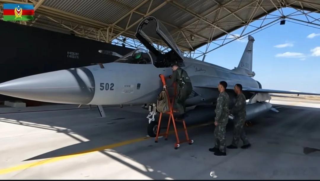 烽火问鼎计划阿塞拜疆JF-17Block3，空优涂装和巴基斯坦一致