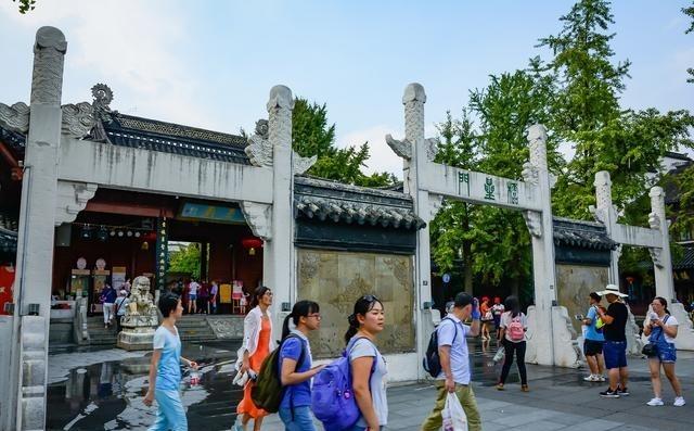 天津人去了唐山和石家庄，实话实说：唐山和石家庄的气质，完全不在一条线上。1