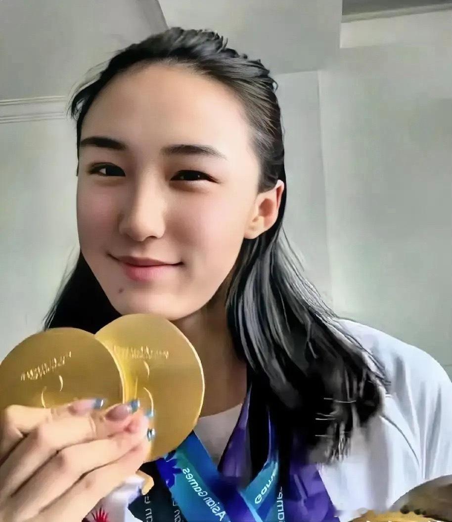 明明陈妤颉身高才1米61，旁边外国选手肌肉那么发达，她凭什么能赢？我爸轻飘飘一句