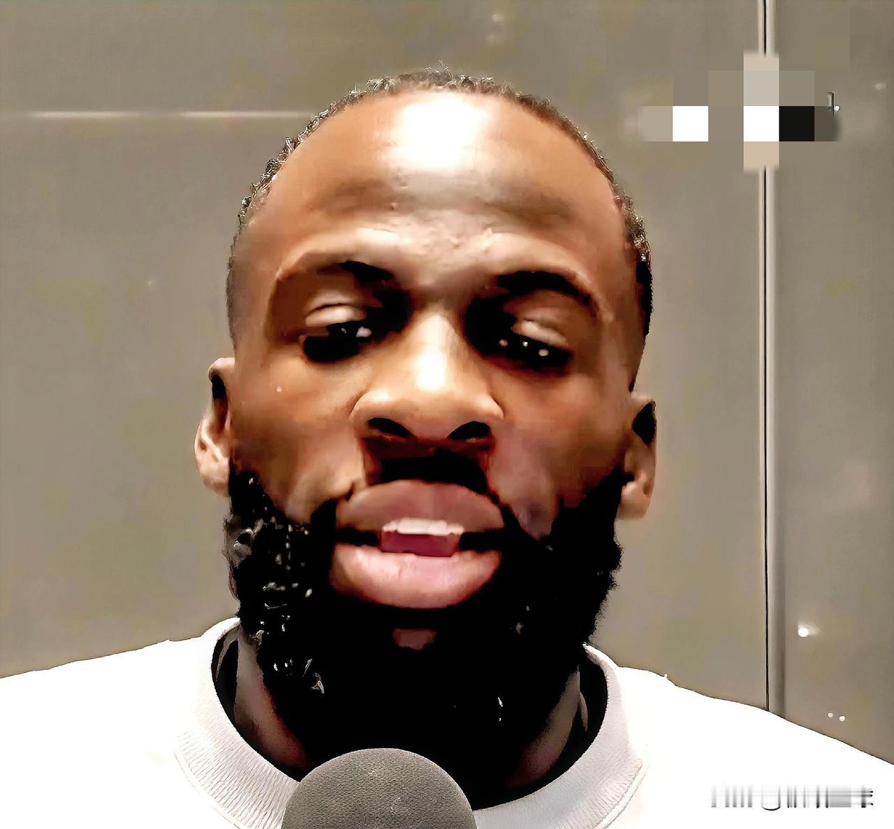 勇士恶汉追梦格林所言极是啊！近日，追梦在节目中谈到扣篮大赛时说：“你问我今年