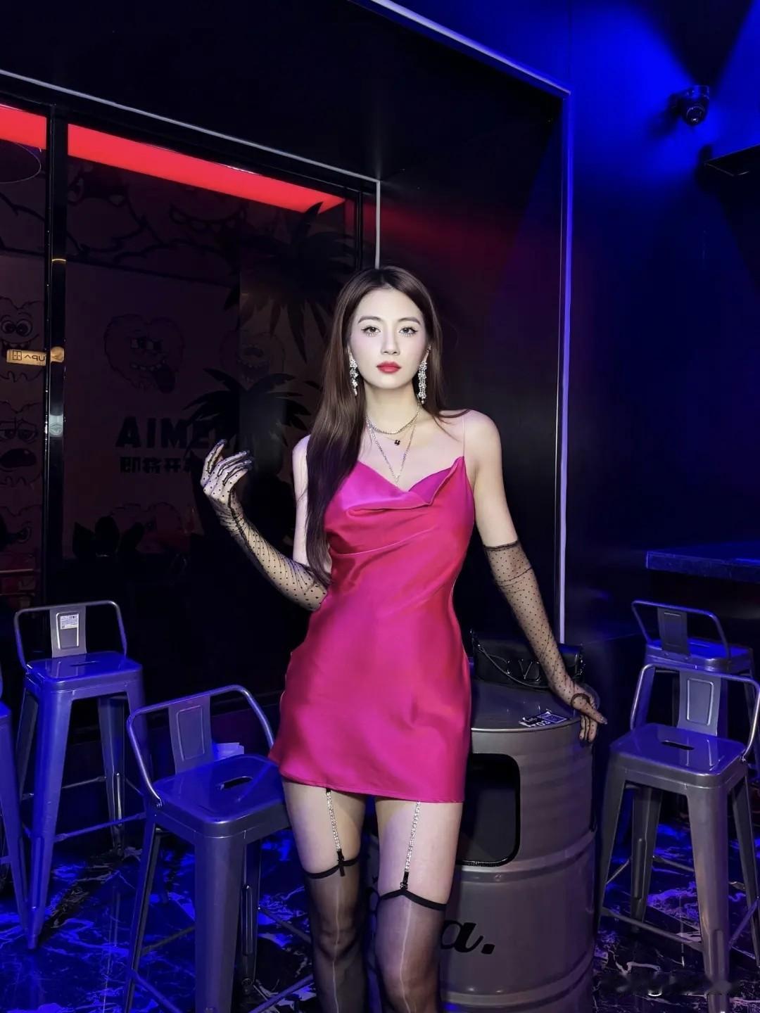 美到AI都画不出来，果然是上帝雕出来的完美艺术品！