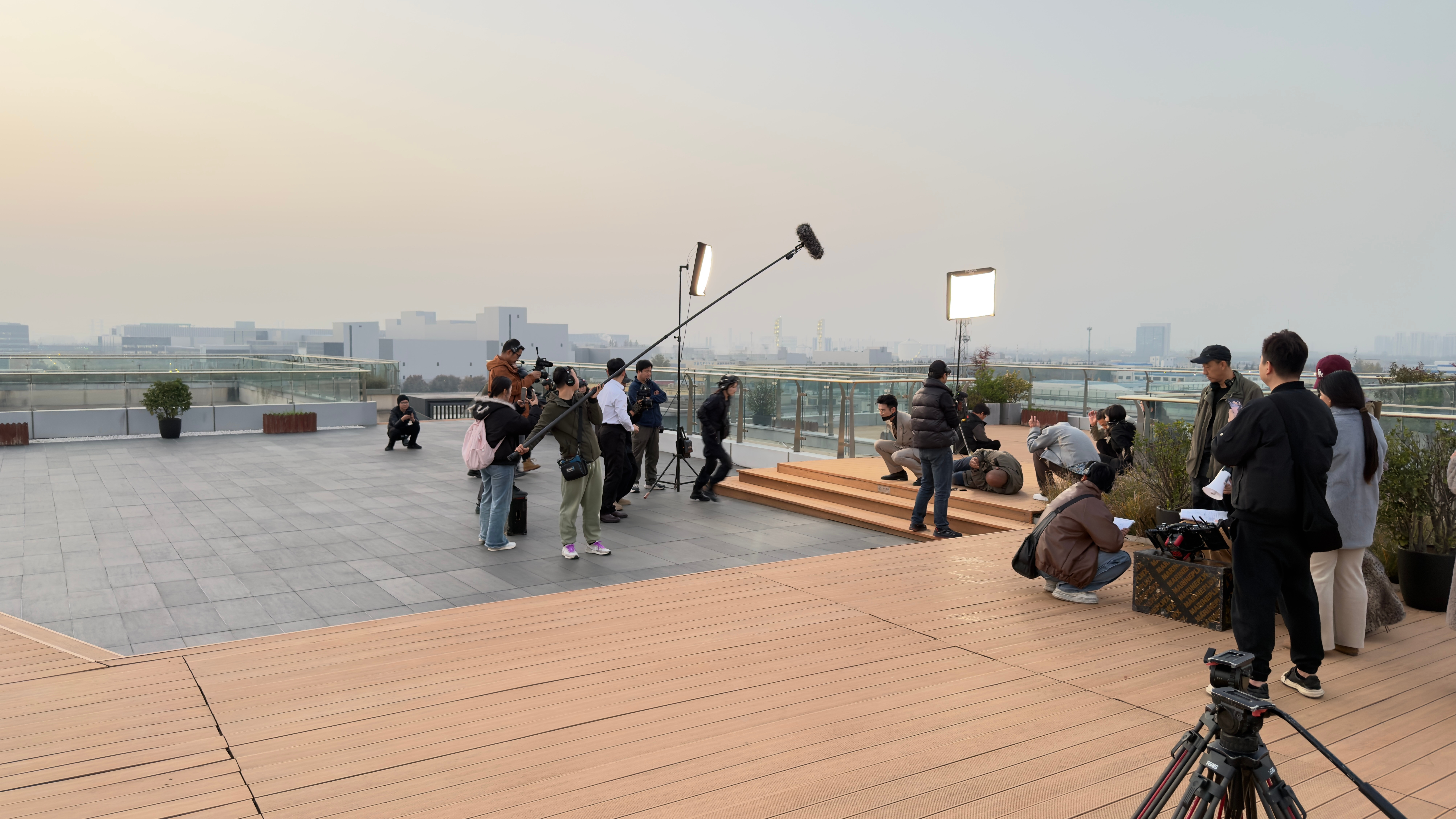 人到中年，渐渐领悟到的真相：1、好的婚姻都是各过各的，绝对的忠诚是不存在的。2、