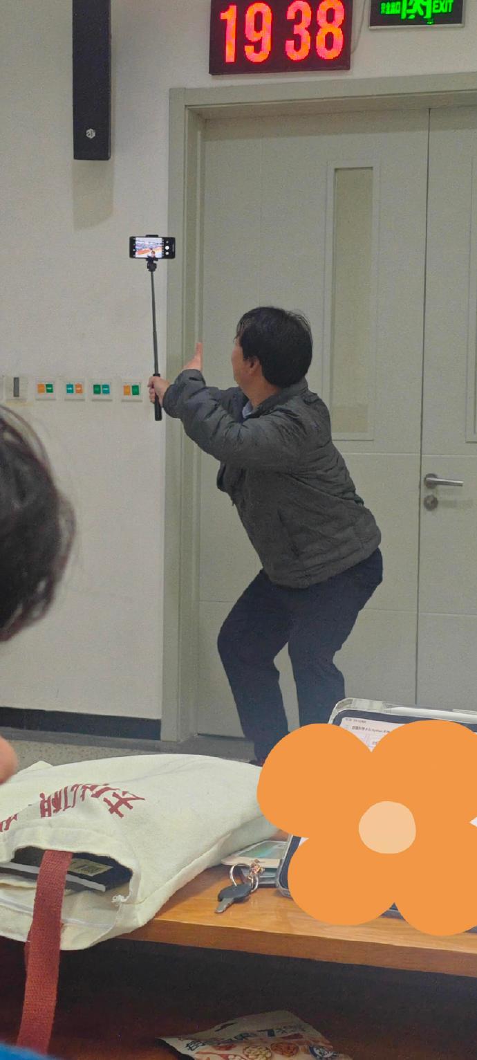 当你的老师解锁了新的签到方式