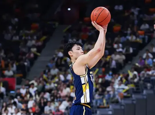 CBA常规赛，广东男篮主场100-80大胜广厦。赛后，广东男篮球员徐杰参加了