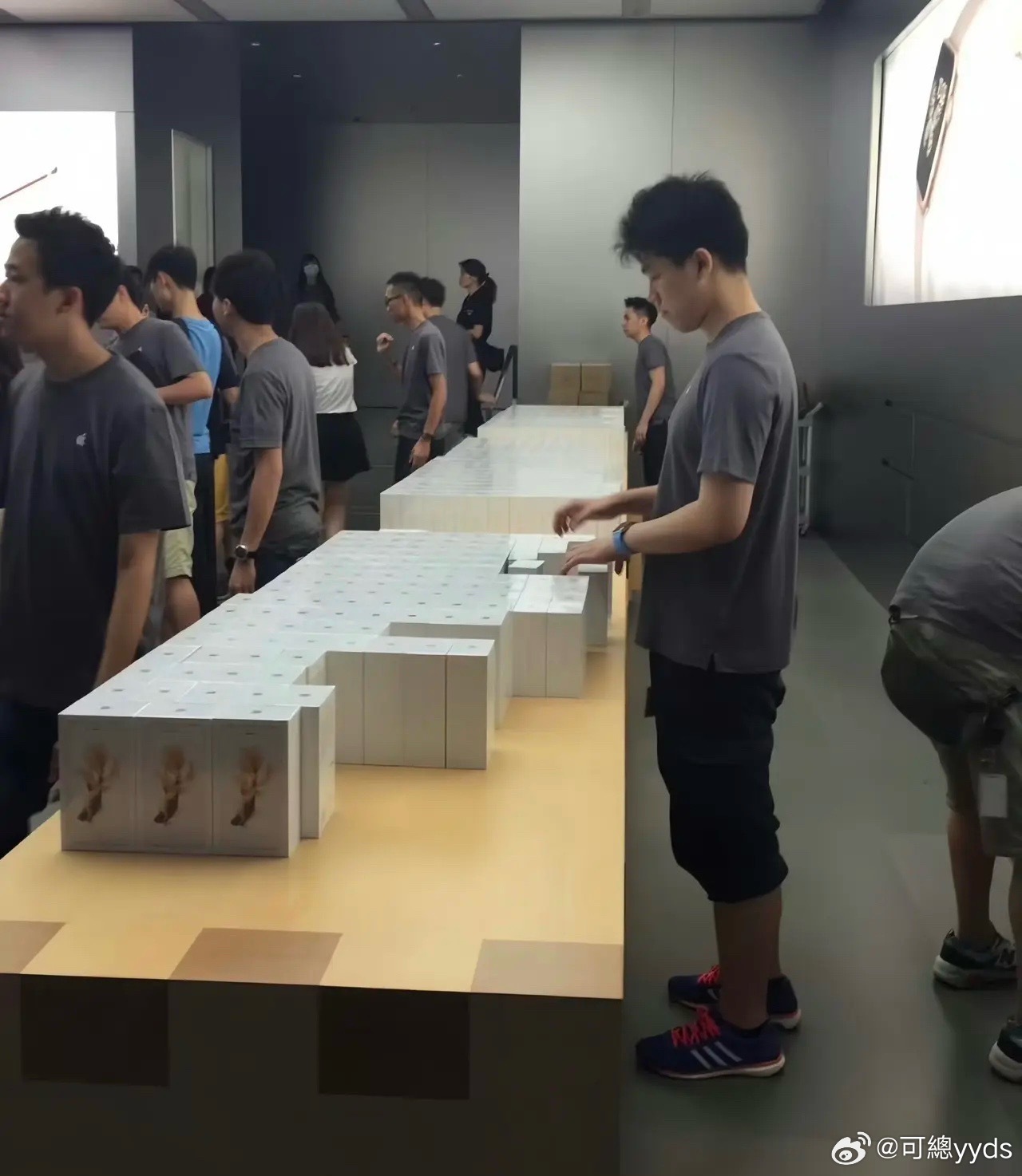 十年前，AppleStore是这样出售iPhone的​​​