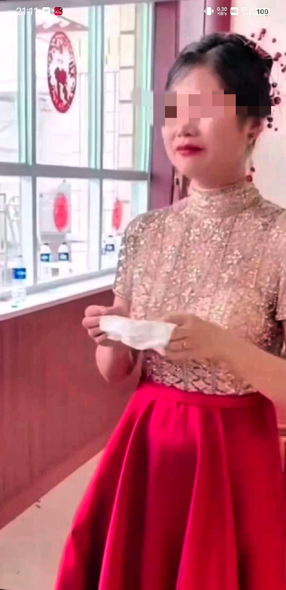 活该！要钱的下场。女子结婚当日给男方打电话，提出要8万上下车钱，并且表明，拿不到