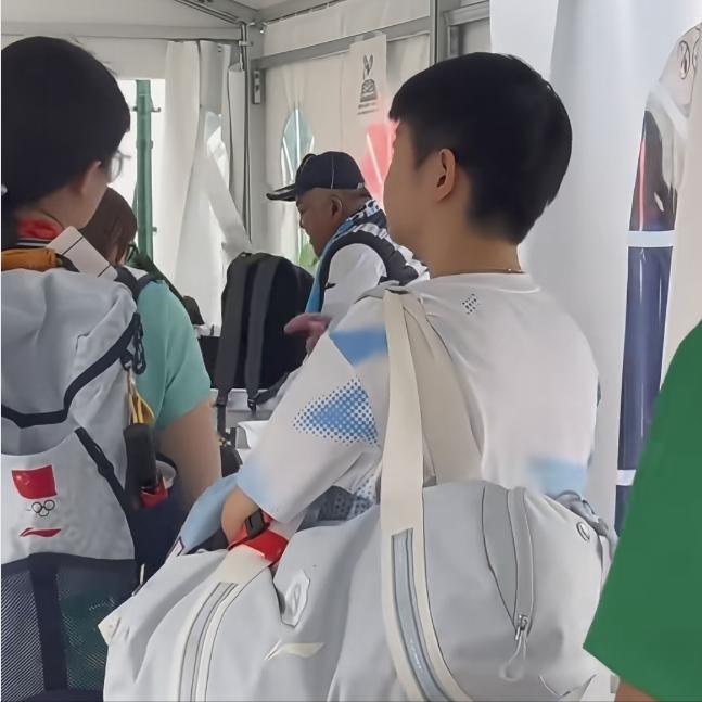 为什么男篮可以入住万豪大酒店，莎莎就得坐1个半小时大巴去训练？其实不仅仅是中