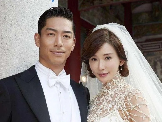 2019年，林志玲和日本人黑泽大婚时，邀请了半个娱乐圈喝喜酒，唯独不请刘德华，刘