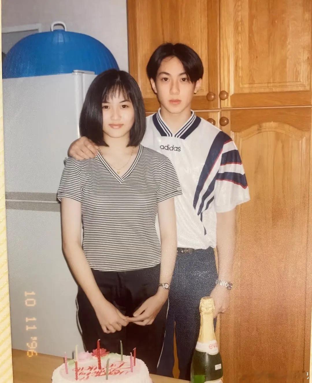 真心疼粉丝了😅你倒是三十年了