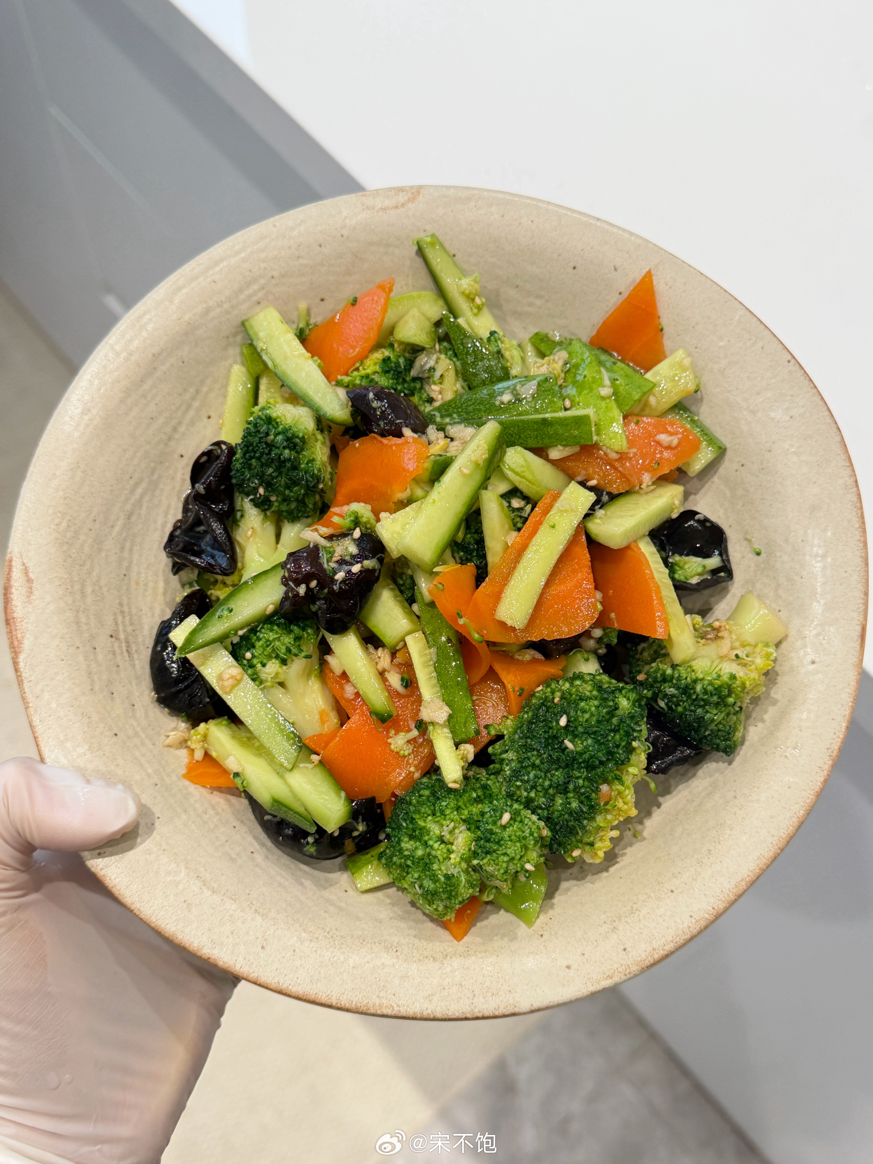 依旧是凉拌菜，今天是拌西兰花