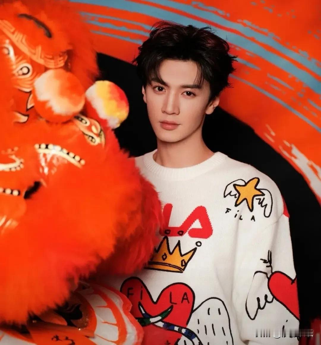 今年除夕，当大家都忙着抢红包时，陈哲远这个“内娱财神爷”又带着15万现金来了！