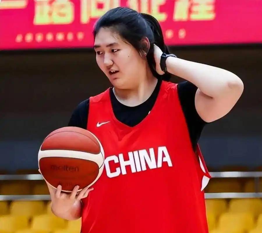 张子宇措手不及！近期，中国女篮球员们抵达名古屋并入驻亚运村！虽然早知道本次住