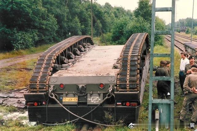 1986年在德国塞多夫附近的戈登施泰特车站，荷兰陆军第103装甲侦察营的豹2A4