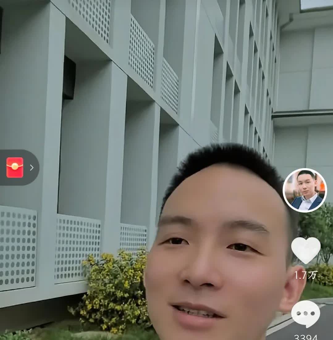 谢浩男更新了，发文说“路是远的，心是暖的。做自己想做的，该做的，然后微笑面对！每