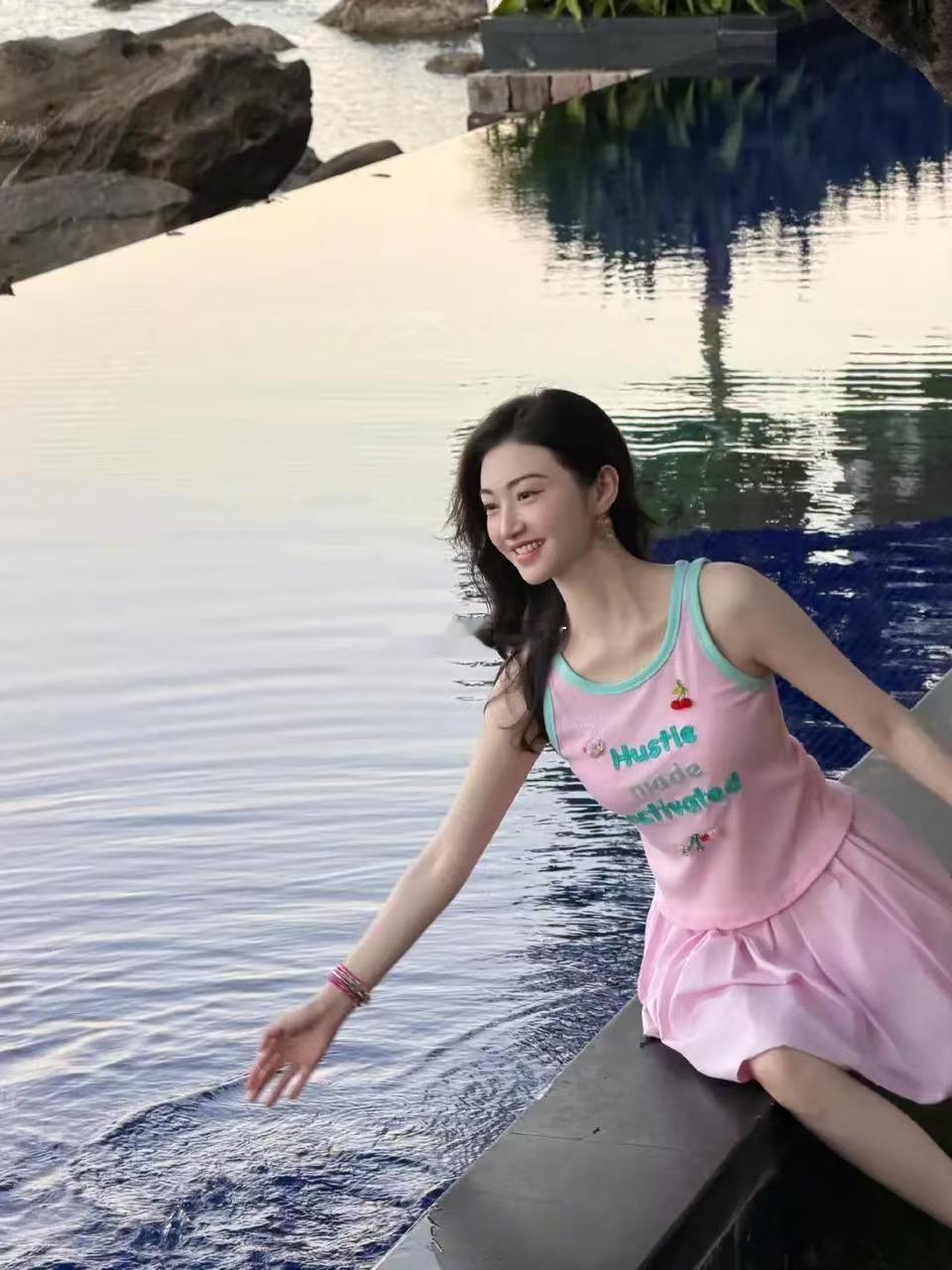 景甜ins最新动态​