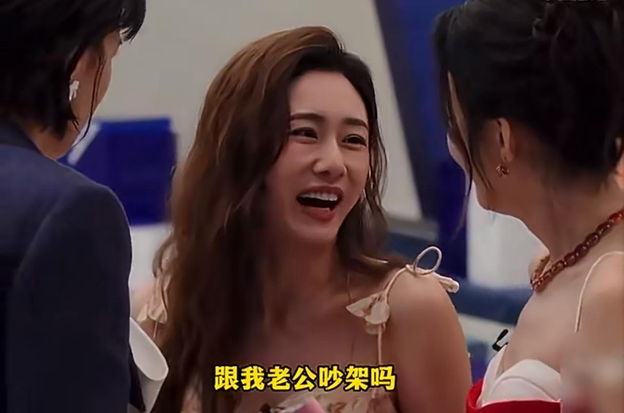 孙怡说我看那玩意儿干啥啊？浪姐直播真的是洋相百出。整个过程乱成一锅粥。聊天