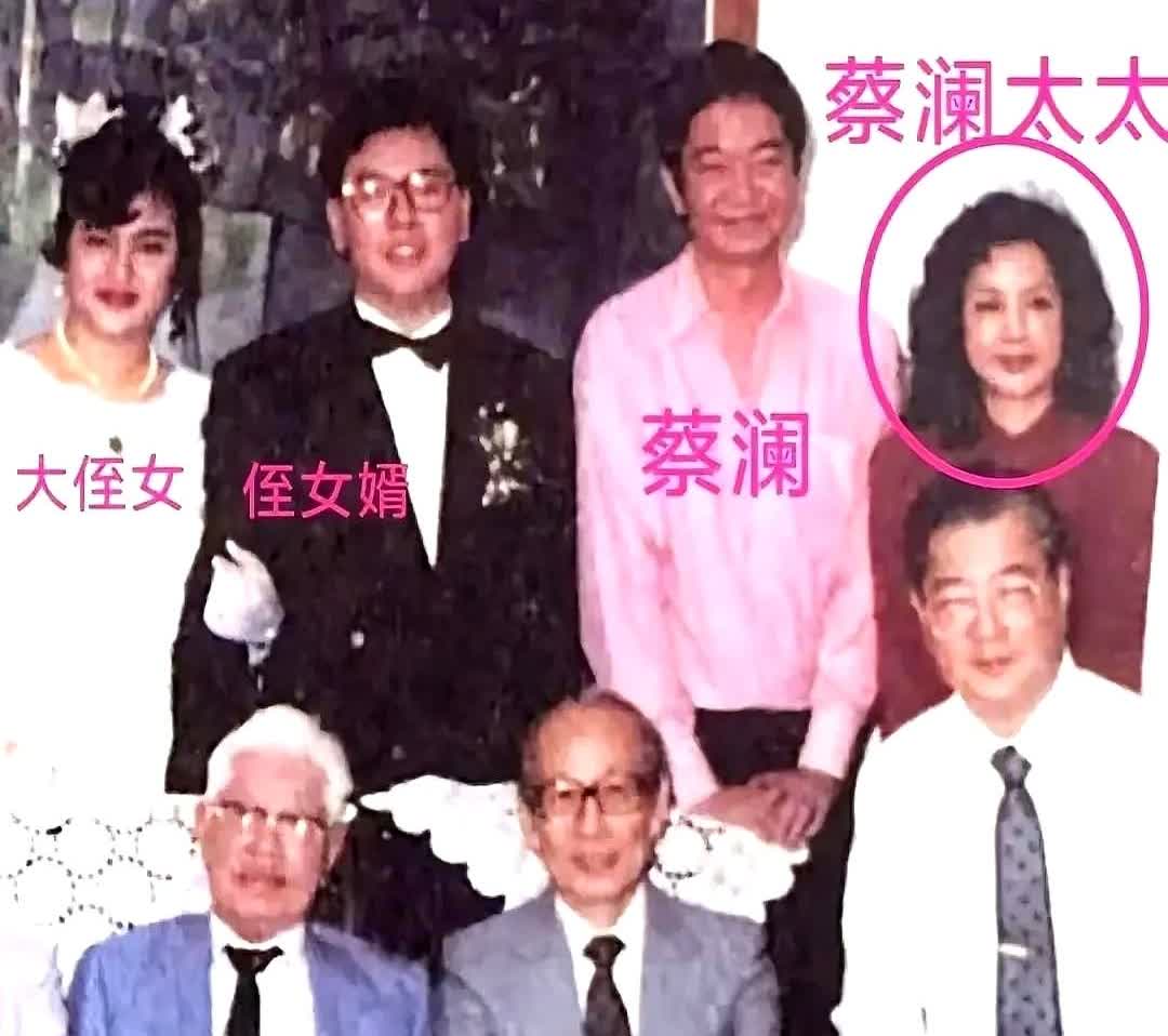 蔡澜的家里人还是蛮传统的，不听从蔡澜希望海葬的安排，而是在新加坡给蔡澜卖了墓地。
