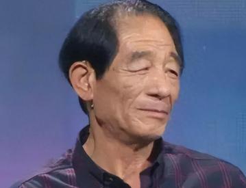 河北1光棍男子，弟弟意外病逝，他为了弟媳和侄子终身不娶，甚至卖掉房子供侄子读书，