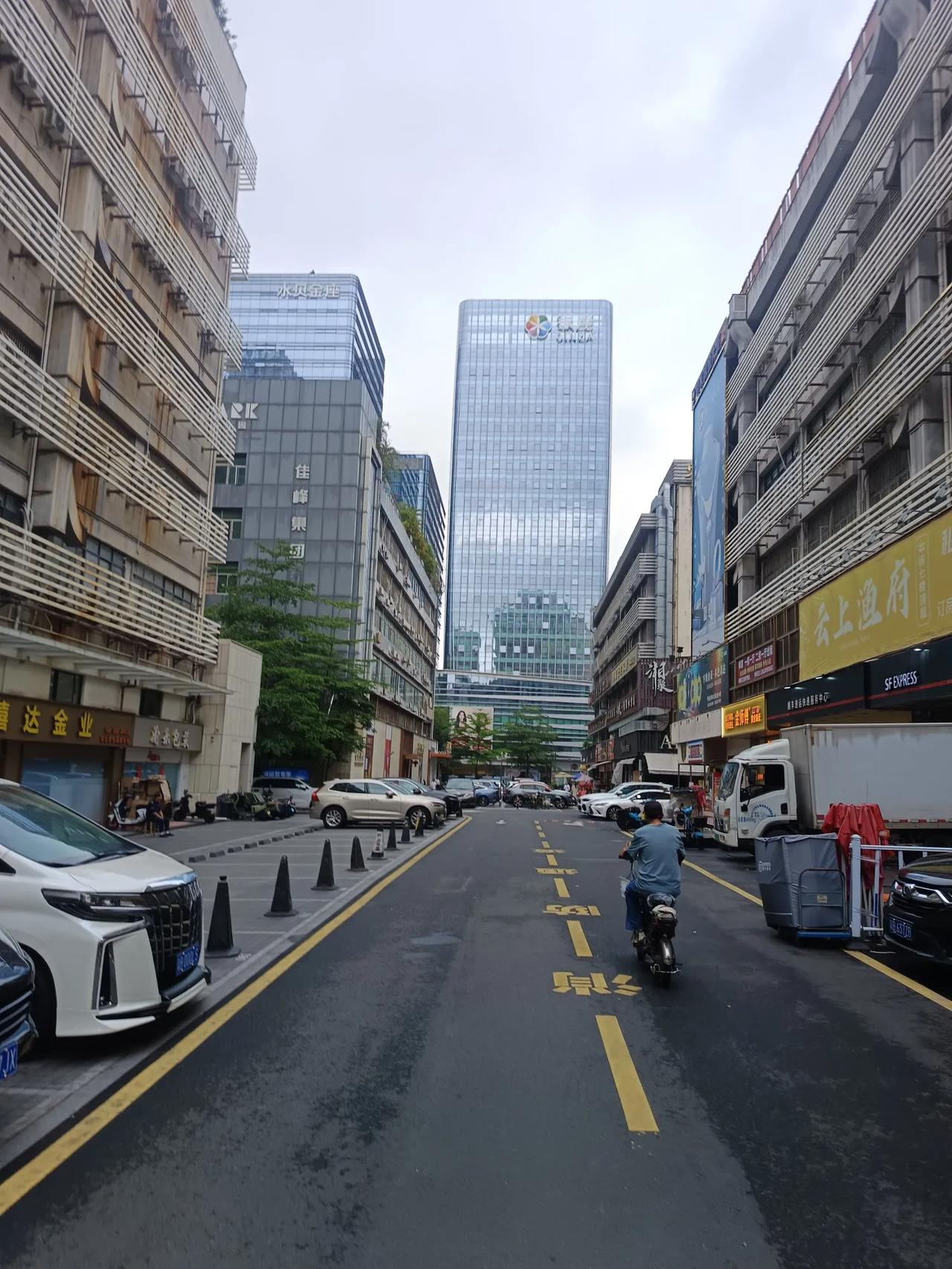 退休后，工资差距太大了，，，，一，青铜级别，只有1500元，扣扣搜搜的，二，
