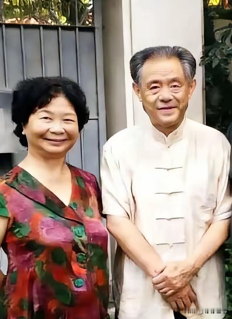 这回被扒个底朝天，据说徐湖平的岳父姚远曾任江苏省政府秘书长。1985年退到二线，