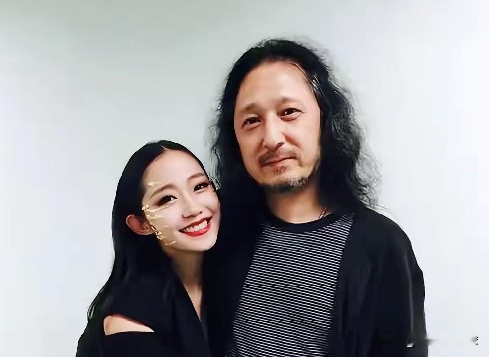 万千惠婚后一直吃避孕药，生完二胎又连续吃了五年。丈夫三宝今年58岁，两人相差25