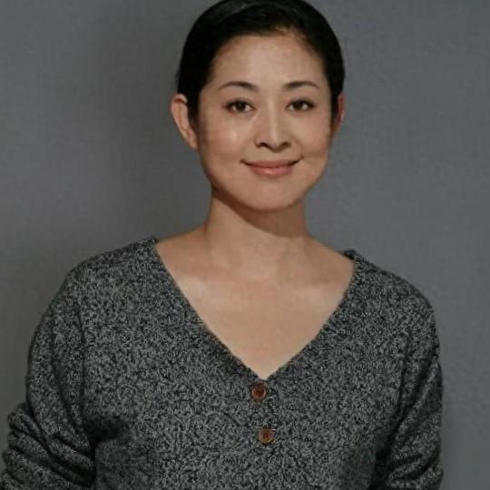 金鸡奖落幕不到48小时，宋佳二封影后的喜悦还没散去，倪萍直播间一句“既惋惜又看不