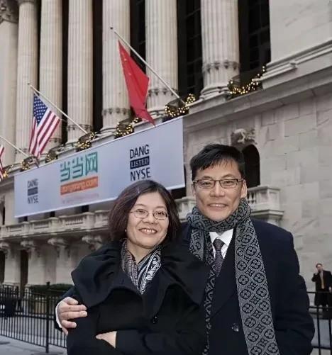 李国庆的两任妻子对比，你认为谁更有夫妻相？谁更漂亮？相信大家肯定会选现任妻子张
