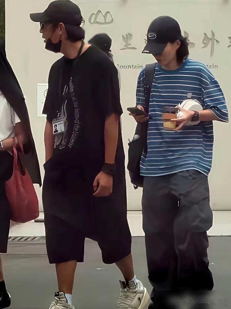 外界还在猜周迅和陈坤结没结婚。太幼稚了。人家早把关系焊死了。不是靠一张纸，是靠真