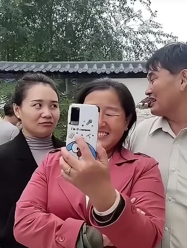 看袁庆这眼神儿，朱之文能受得了吗？换成任何一个男人，都会受不了的。