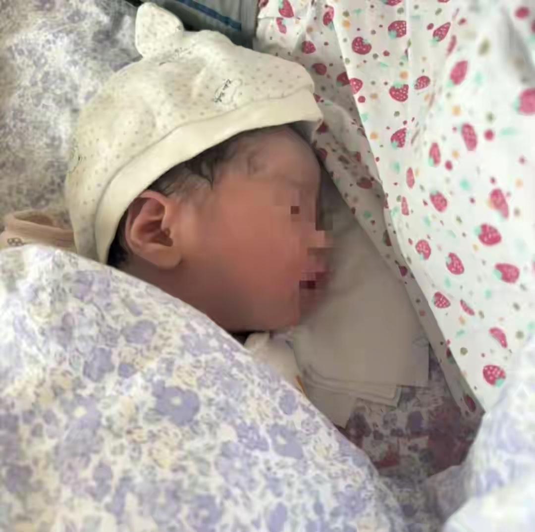 12月22日，安徽合肥的陈先生向记者反映，其出生仅27天的儿子在安徽省妇女儿童医