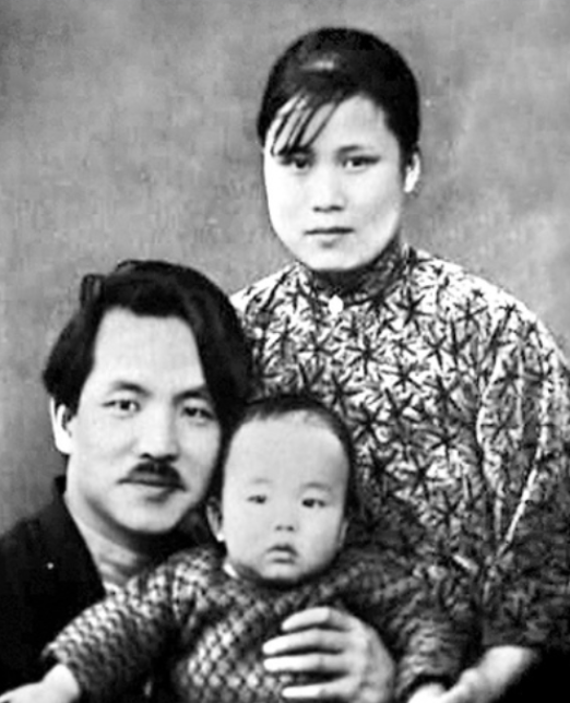 1909年，年仅15岁的邓中夏不得不娶自己的嫂子为妻，但嫂子已经和哥哥成婚一年，