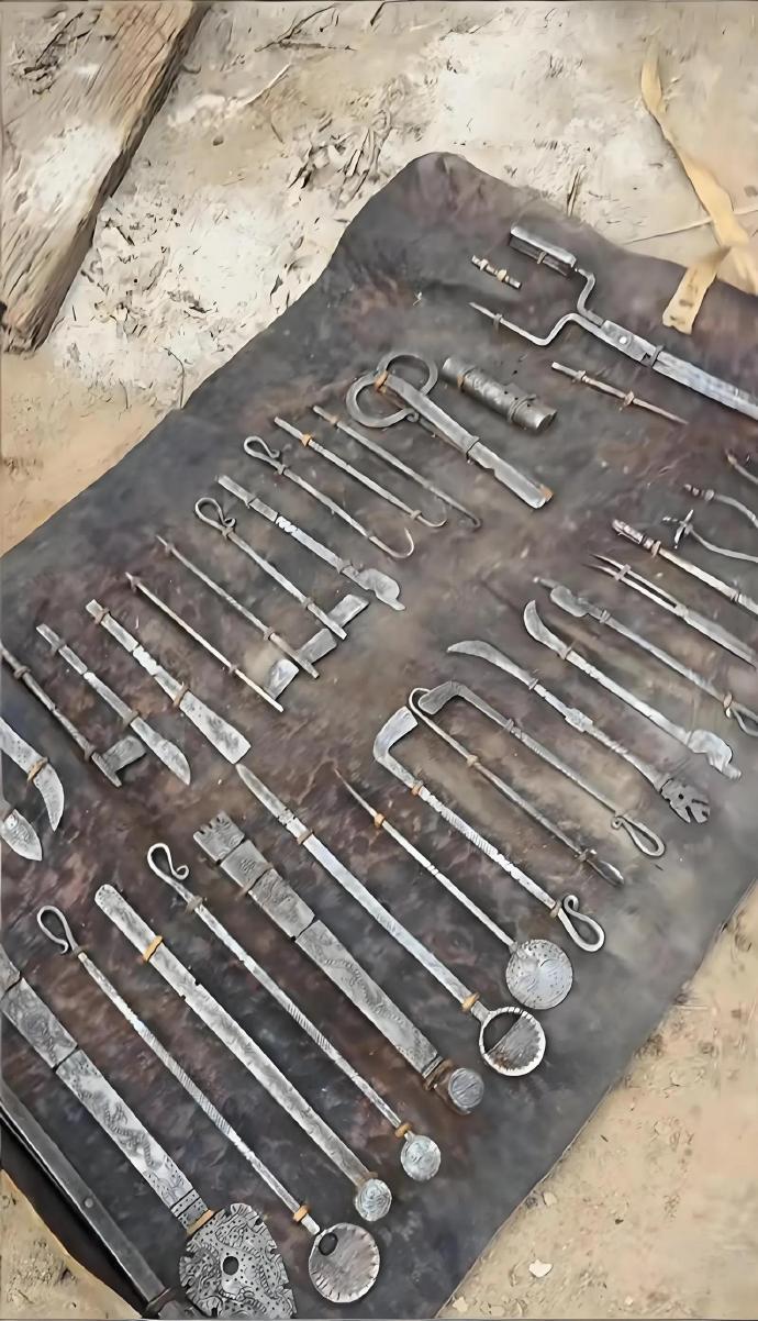 收拾老家老房子的时候，翻出这么一整套“宝贝”，我直接看懵了！这到底是什么啊？