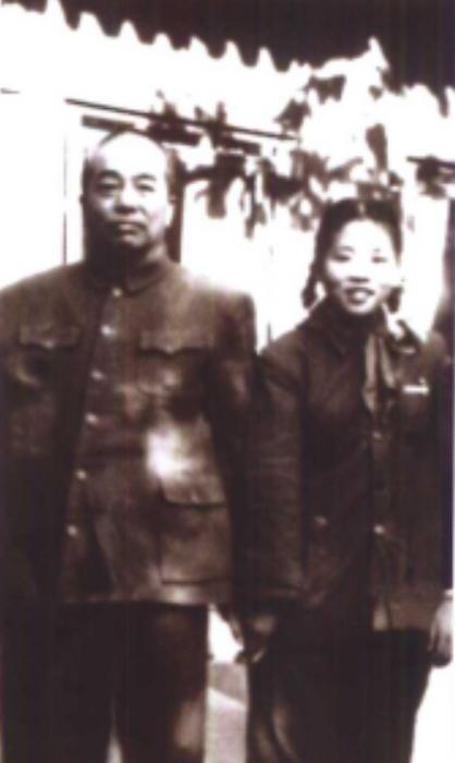 彭德怀1999年骨灰长眠于弟弟身旁，彭钢含泪称自己终于帮父亲完成了多年的心愿！