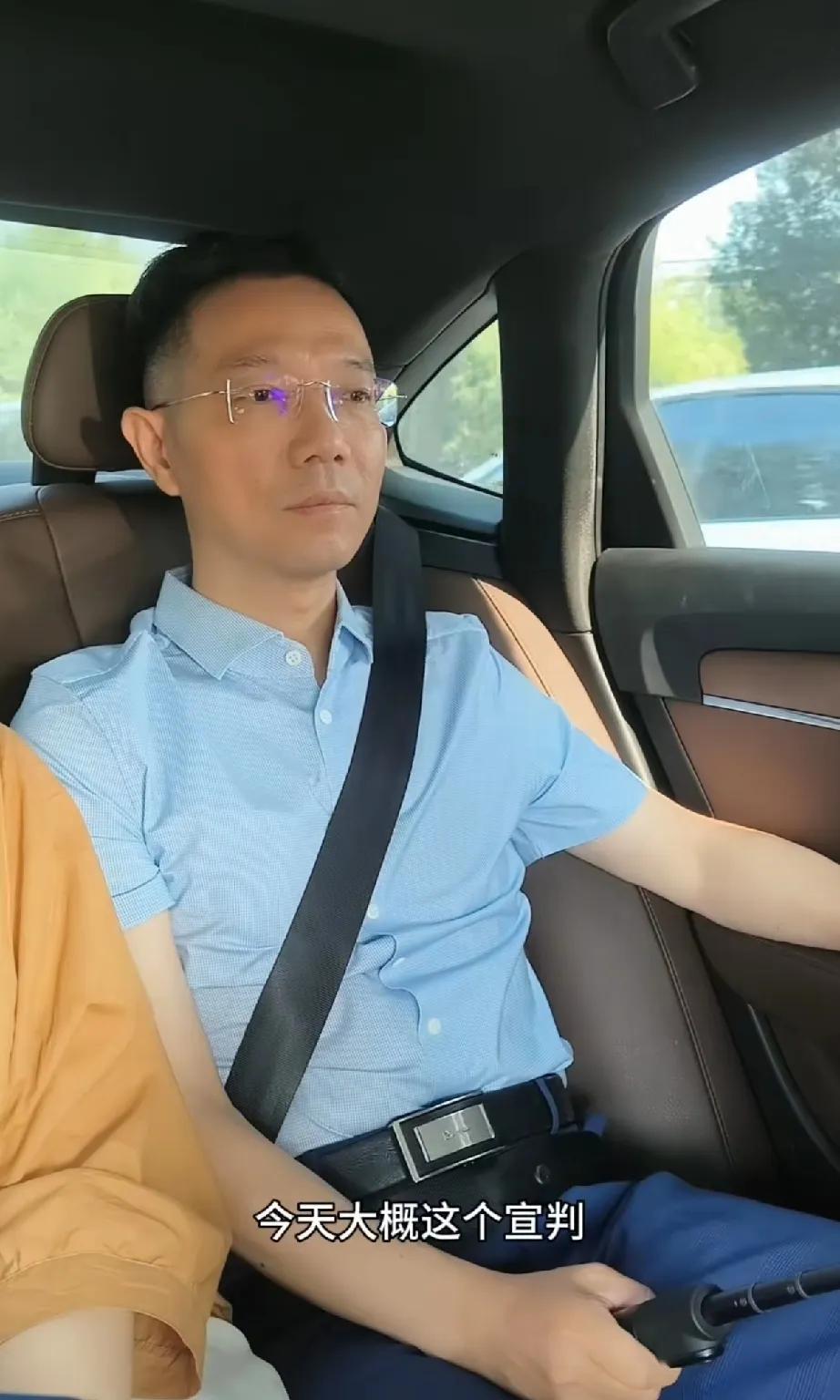 李律表情凝重，今天的宣判结果不理想，王某晶被判1年9个月，其他人都是1年6个月，
