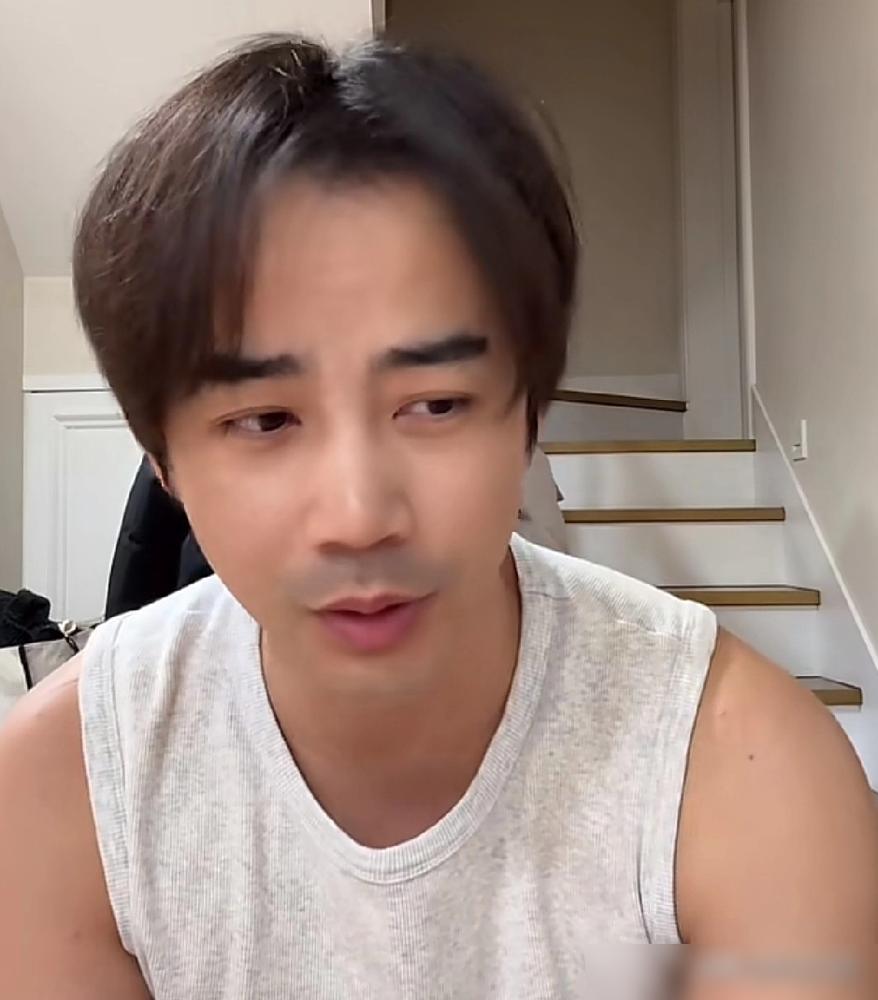 李茂：从迪拜度假到11小时跨境逃难，花7000租车保命。住帆船酒店百米外，亲