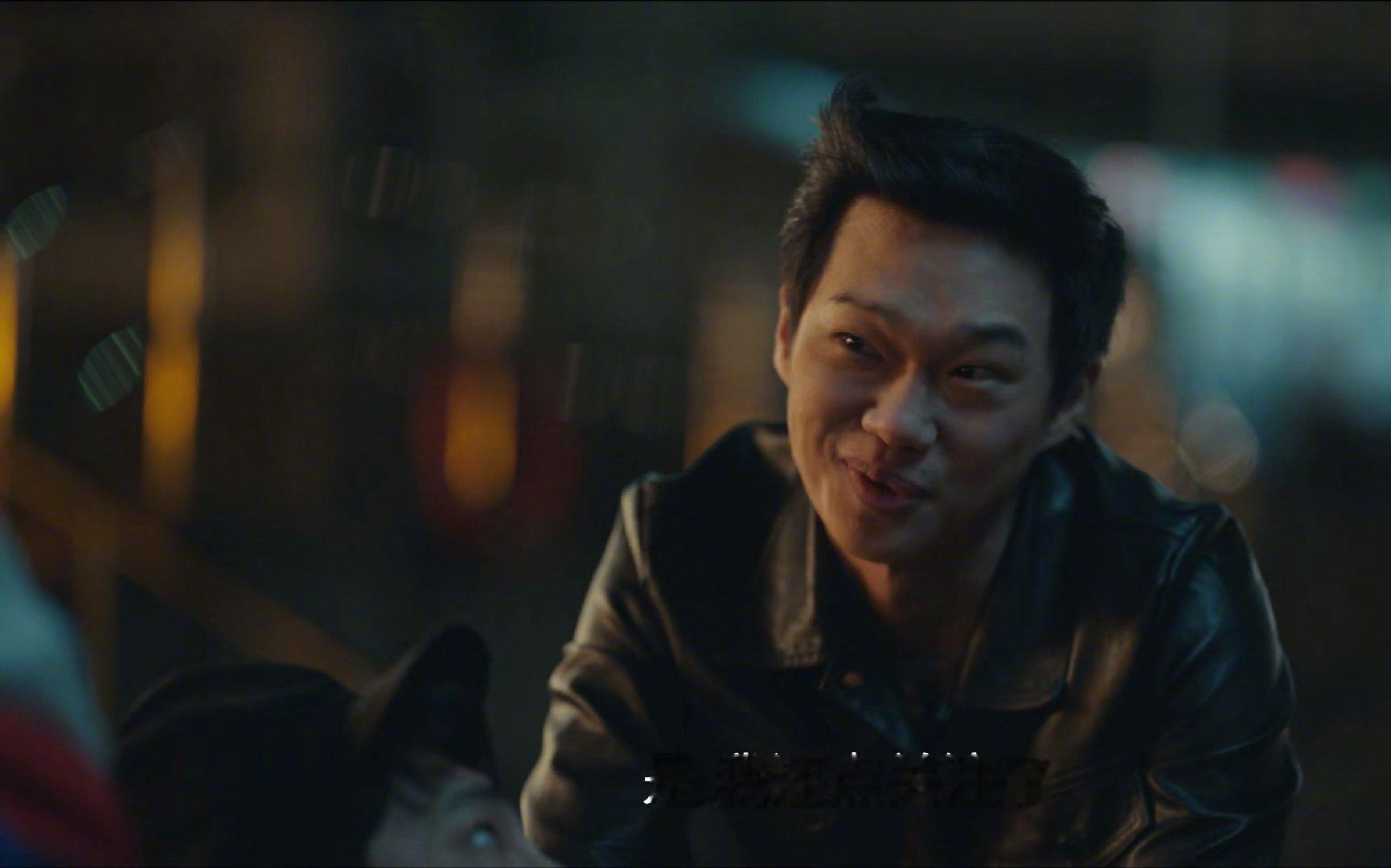 #喜剧之王是李飞第一部电视剧#李飞在电视剧《喜剧之王》剧宣的时候特别坦然地跟蒋龙说：“我第一部电视剧