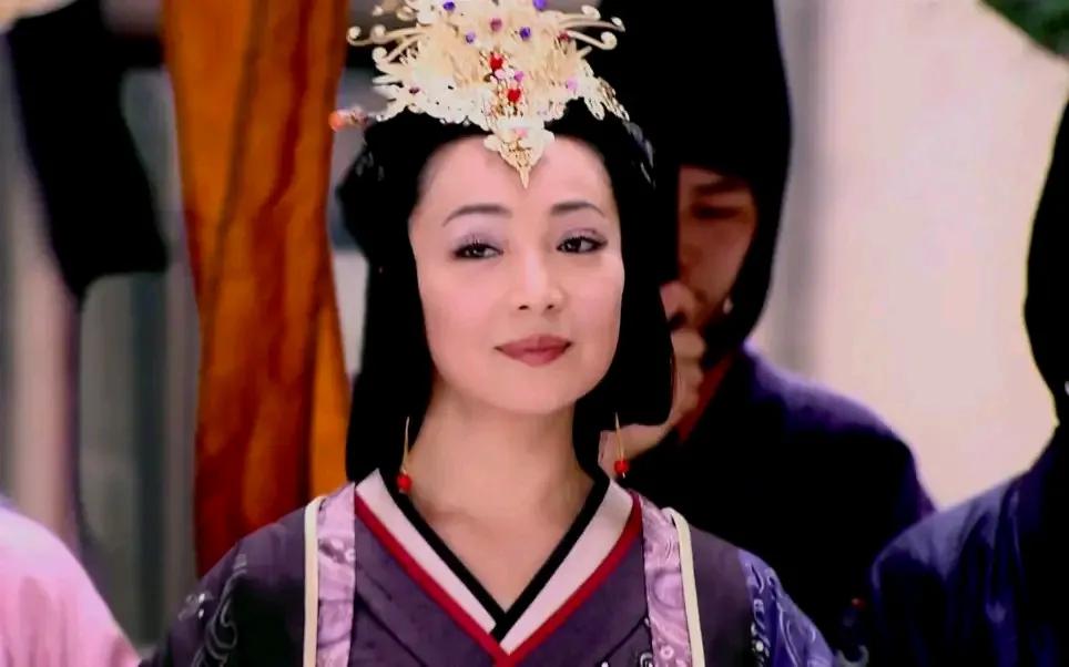 薄姬为什么能在吕后手底下活下来?薄姬是俘虏出身，因为和汉王的一夜情暗结珠胎，产下