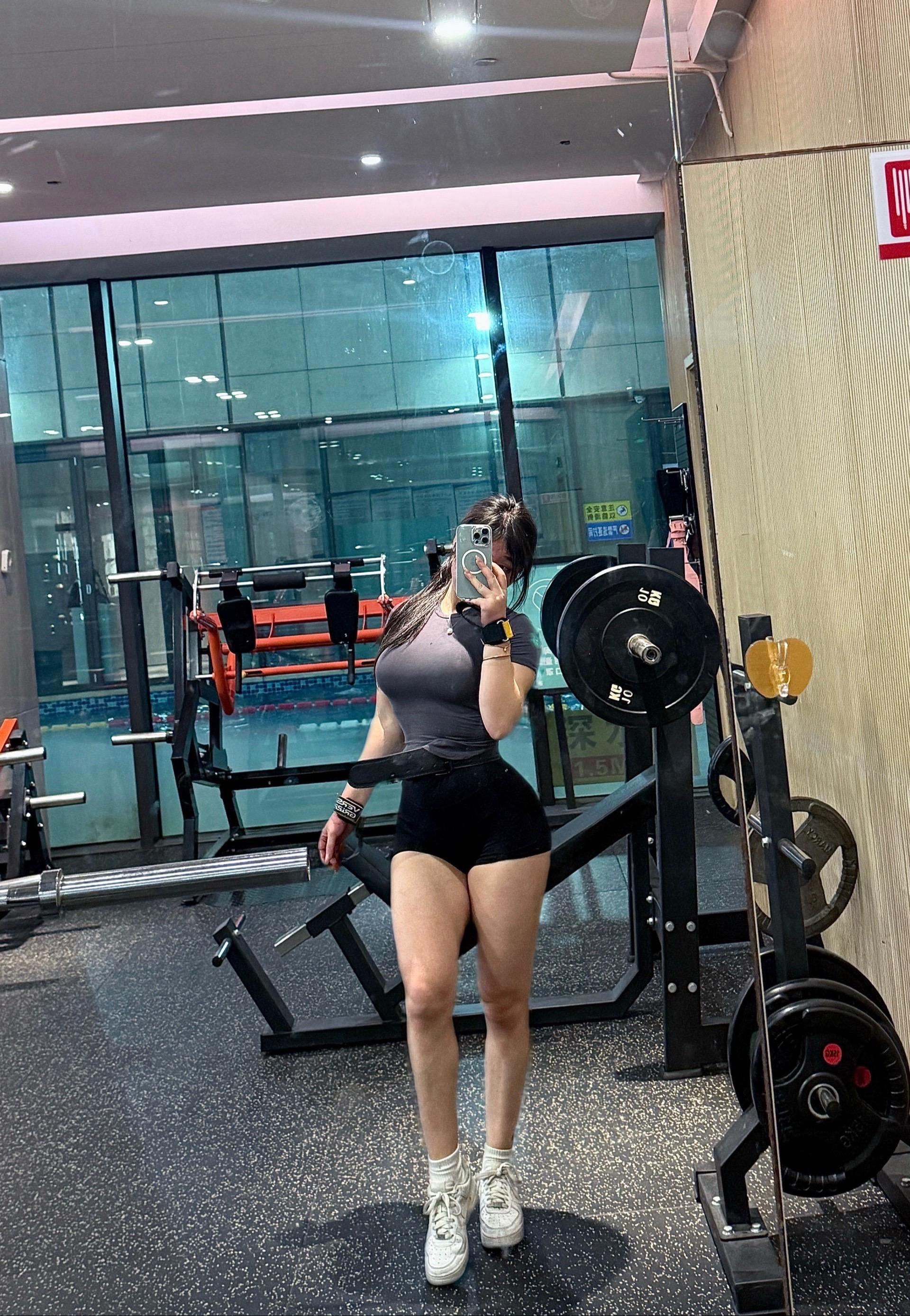 自律的顶端就是享受孤独 健身 爱健身的小姐姐 运动女孩