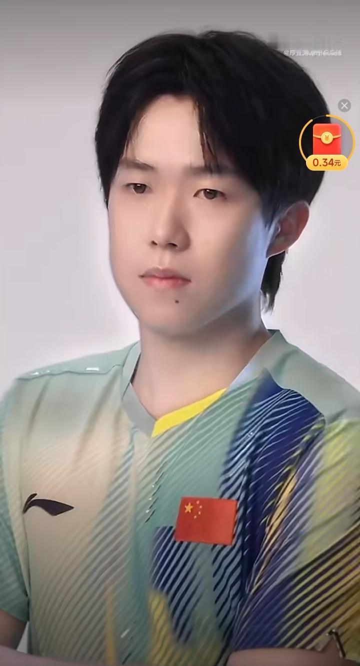 帅气清爽的薄荷味王楚钦[赞][笑着哭]！肤色白皙果然穿着好看，大头这个造型非常有