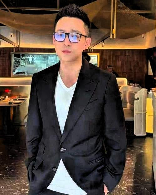 小汪总最近直播了,他说了好多心里话,关于他脾气不好,他说他总会憋着,憋久了就爆发