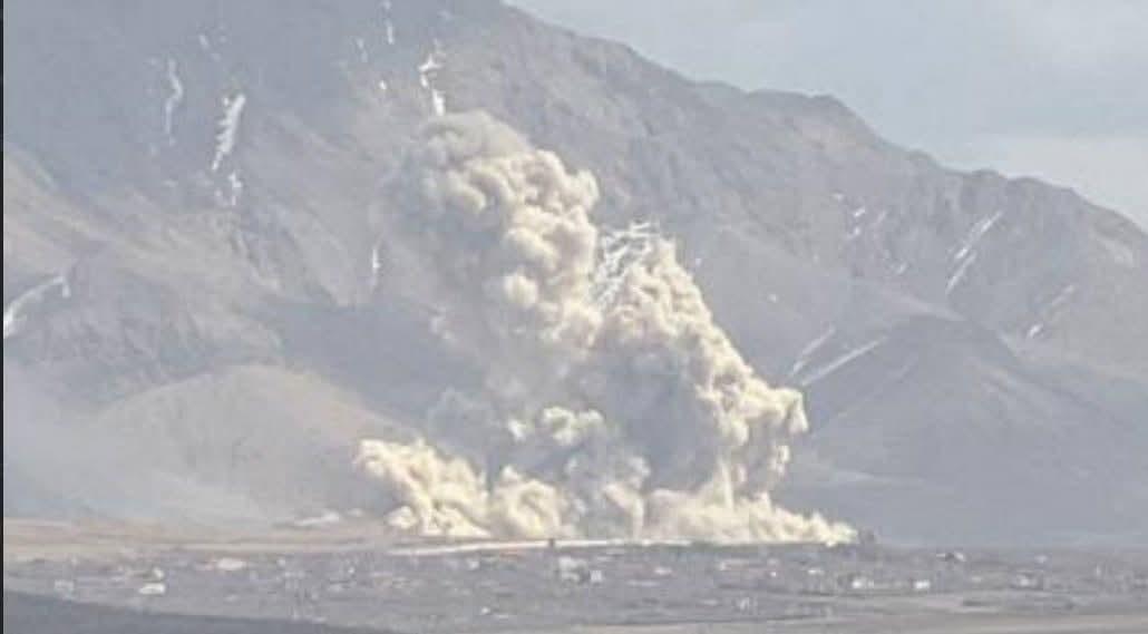 美以联合空袭的目标是伊朗一导弹隧道的入口，目的是阻止导弹发射车驶出并发射导弹。图