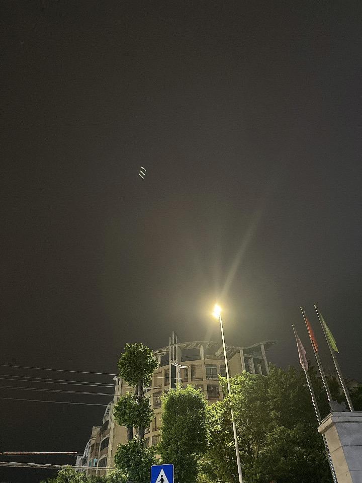 孩子以学习为由玩手机,家长该怎么办?当孩子以学习为名玩手机,家长需巧妙应对。