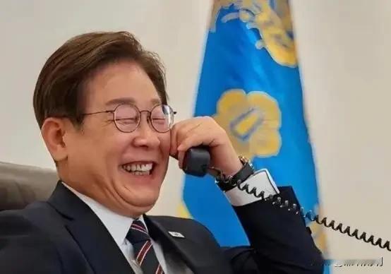 韩国总统李在明这波操作是真有点东西啊！大家注意看背景图哈，他最近可是搞出了大动静