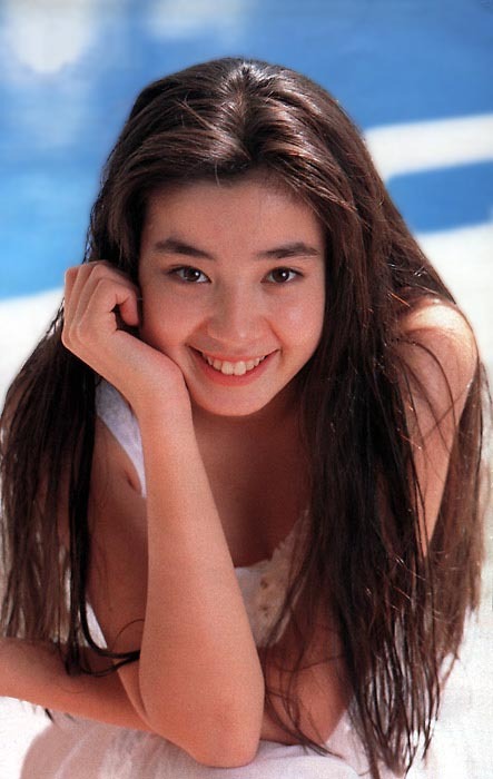 1989年，十六岁的宫泽理惠，在摄影师野村诚一的镜头下。
