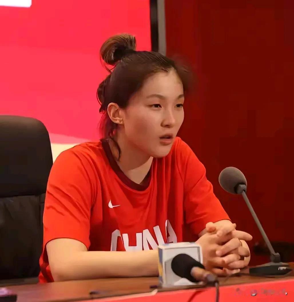 翟若云是山西竹叶青酒女篮的“非卖品”，双方续约并择机出国特训！近期，觊觎翟若云