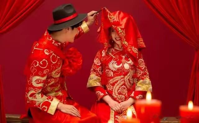 奉劝农村男人：现在娶媳妇难，根本不是缺钱，是这世道变了常听村里老人叹气：现
