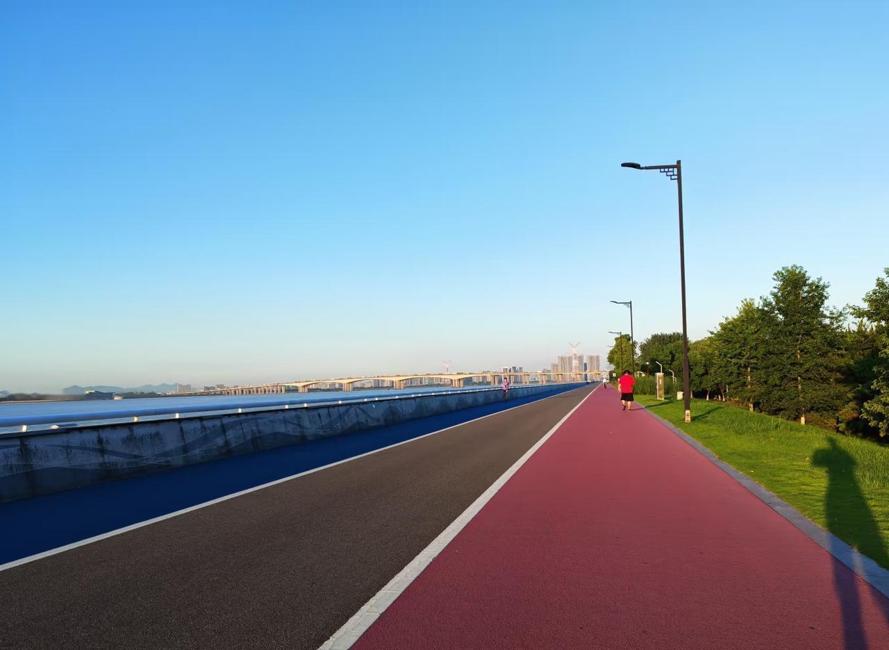 5公里跑完后，有以下症状，说明5公里对你正合适，不要再跑了。5公里，是跑步的黄